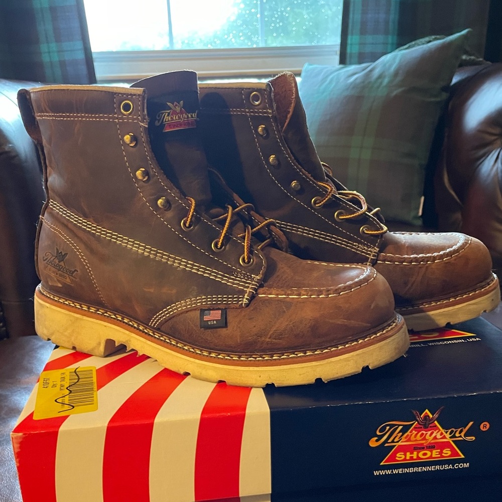 For Sale: Men’s size 8 EE Thorogood 6 Inch Moc Toe Safety Toe.